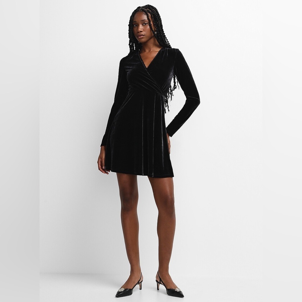 ICON by Simon’s Black Long Sleeve Velvet Dress NWOT size XS
